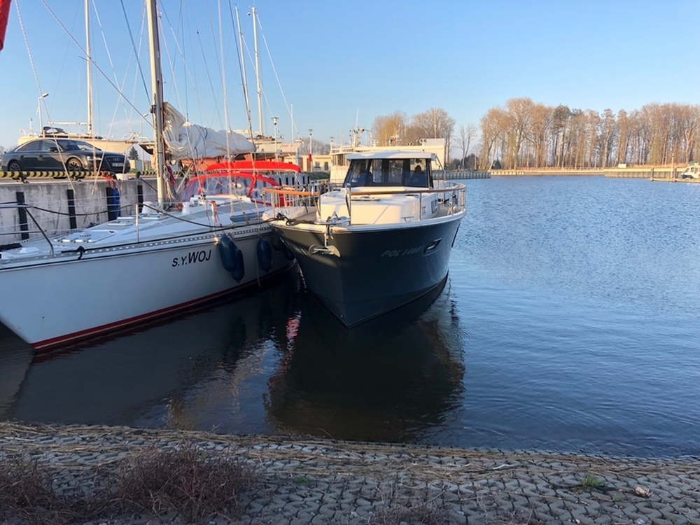 Czarter jachtów Bałtyk Darłowo imprezy rejsy okolicznościowe rejsy wzdłuż plaży wynajem jachtów organizacja rejsów czarter darłowo Czarter jachtów Bałtyk Darłowo imprezy rejsy okolicznościowe rejsy wzdłuż plaży wynajem jachtów organizacja rejsów czarter darłowo